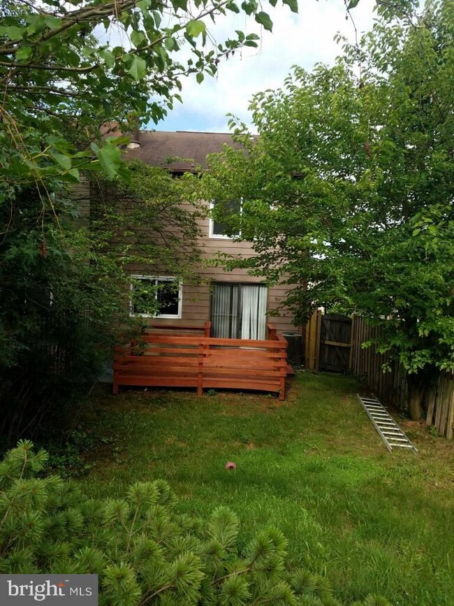 7019 Cipriano Woods Ct, Lanham, MD 20706 - photo 2