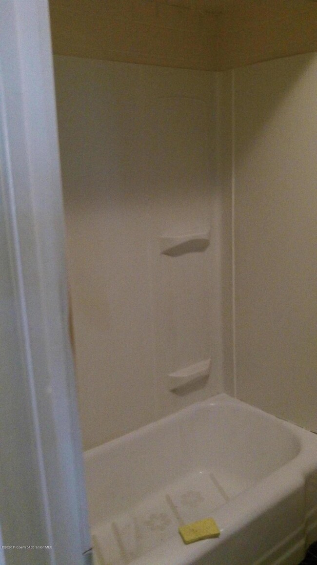 718 S Walnut St, Nanticoke, PA 18634 - photo 4