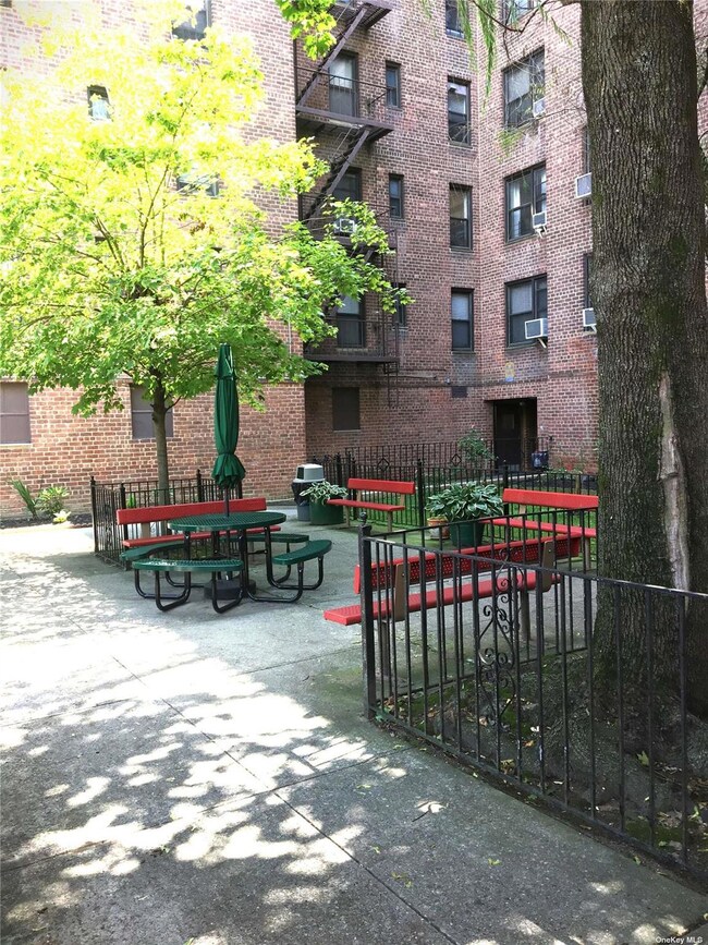 Southridge Cooperative unit 1V, Jackson Heights, NY 11372 - photo 5