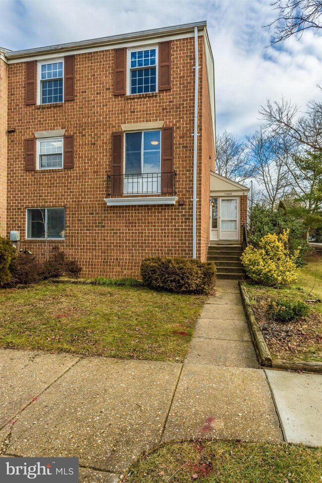 10600 High Beam Ct, Columbia, MD 21044 - photo 2