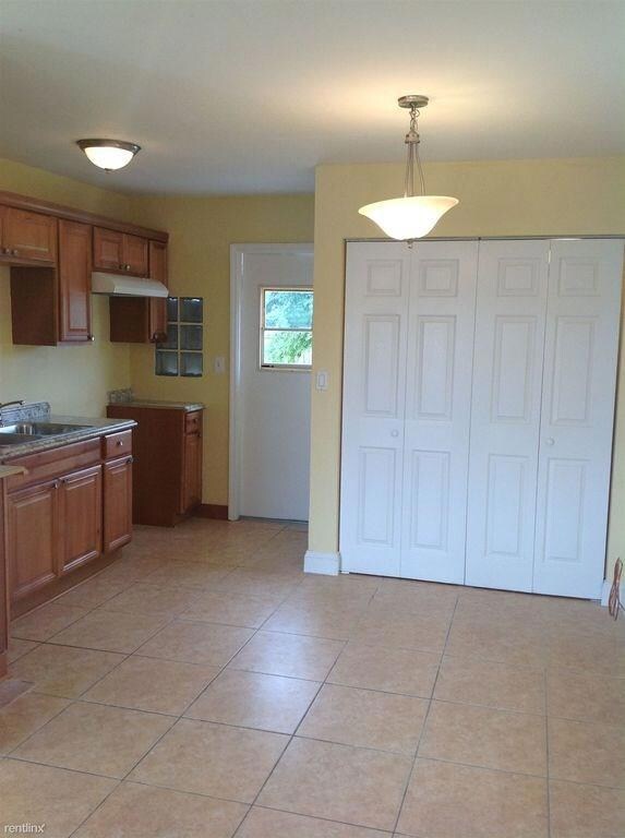 2340 Redwood Rd, West Palm Beach, FL 33409 - photo 5