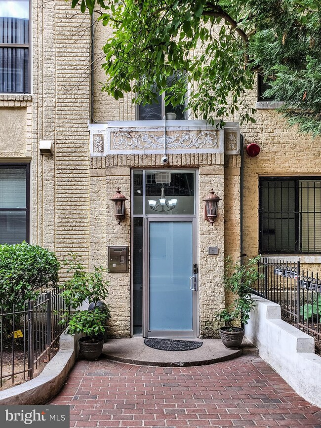 1437 Spring Rd NW unit 34, Washington, DC 20010 - photo 3