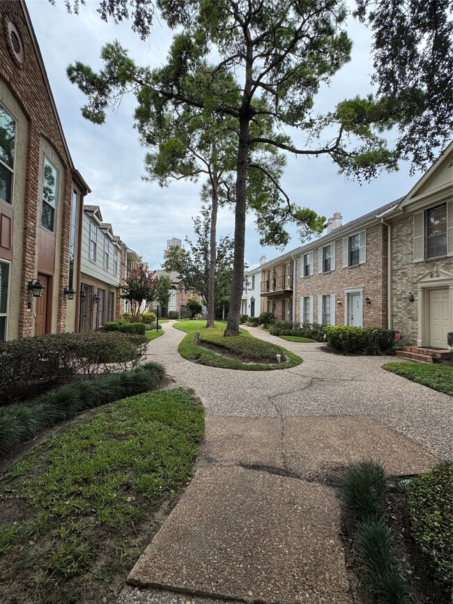 2323 Augusta Dr unit 20, Houston, TX 77057 - photo 4
