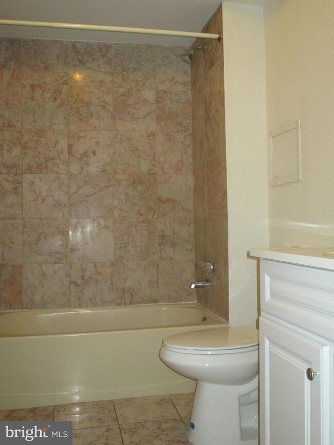 870 W Lombard St, Baltimore, MD 21201 - photo 3