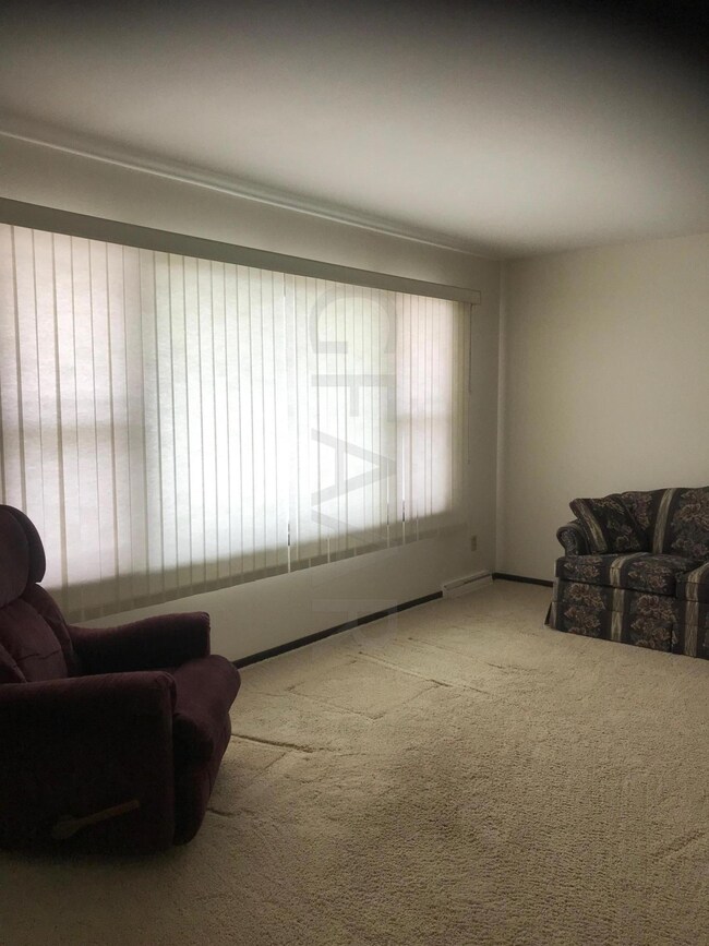 1606 S 16th St, Grand Forks, ND 58201 - photo 2