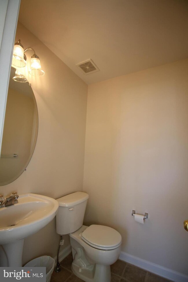 215 Hamilton Ct, Stephens City, VA 22655 - photo 5