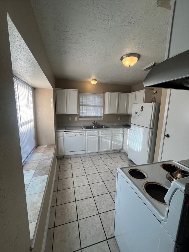 6621 Greenyard Dr, Houston, TX 77086 - photo 6