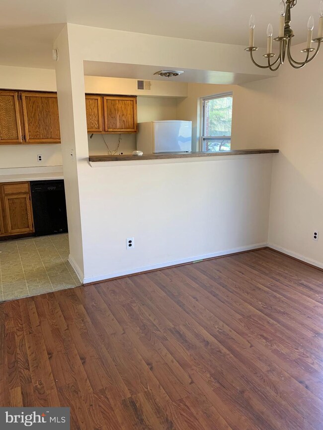 9760 Hagel Cir unit D, Lorton, VA 22079 - photo 6