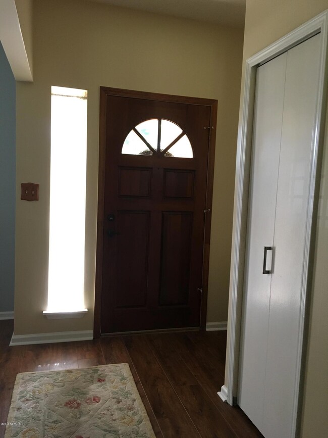 3053 Bridgeview Dr, Jacksonville, FL 32216 - photo 5