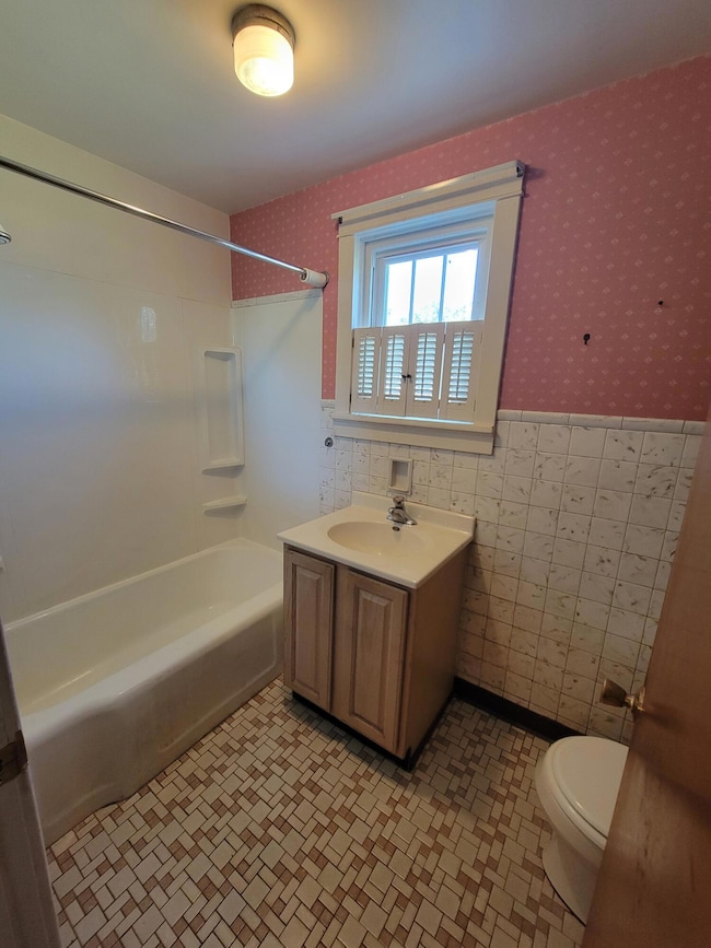 807 Davis St, Manistee, MI 49660 - photo 7