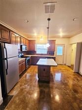 Kitchen with appliances with stainless steel fini