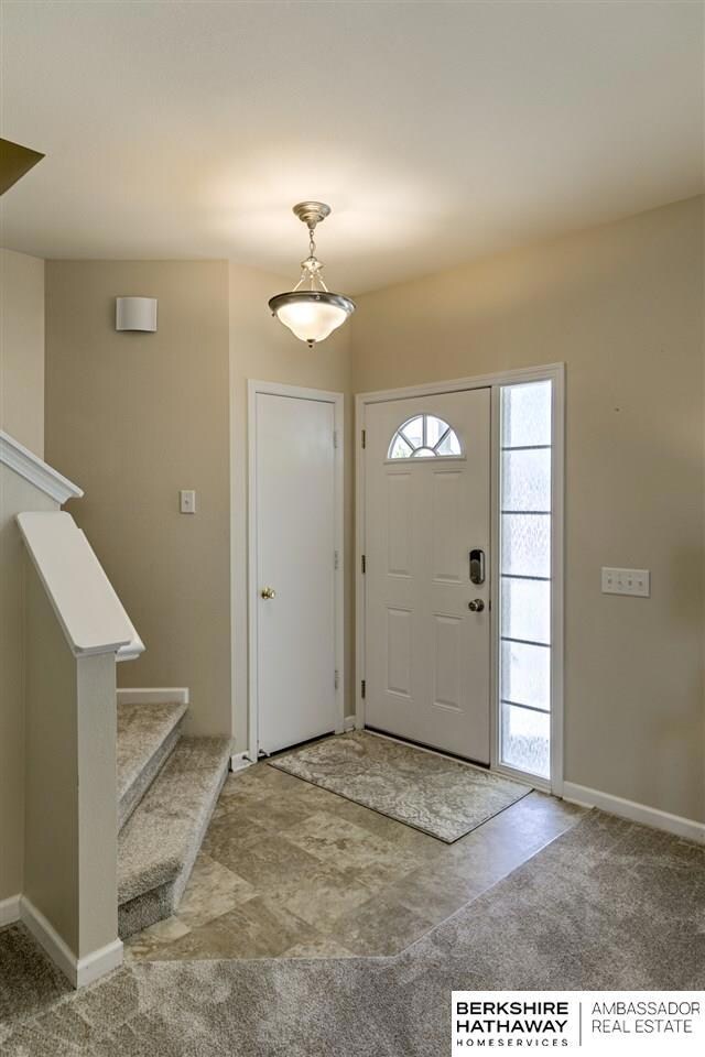 811 Stony Point Dr, Papillion, NE 68046 - photo 4