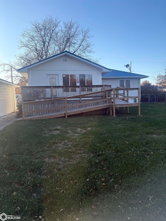 2438 N Jefferson St, Ottumwa, IA 52501 - photo 4