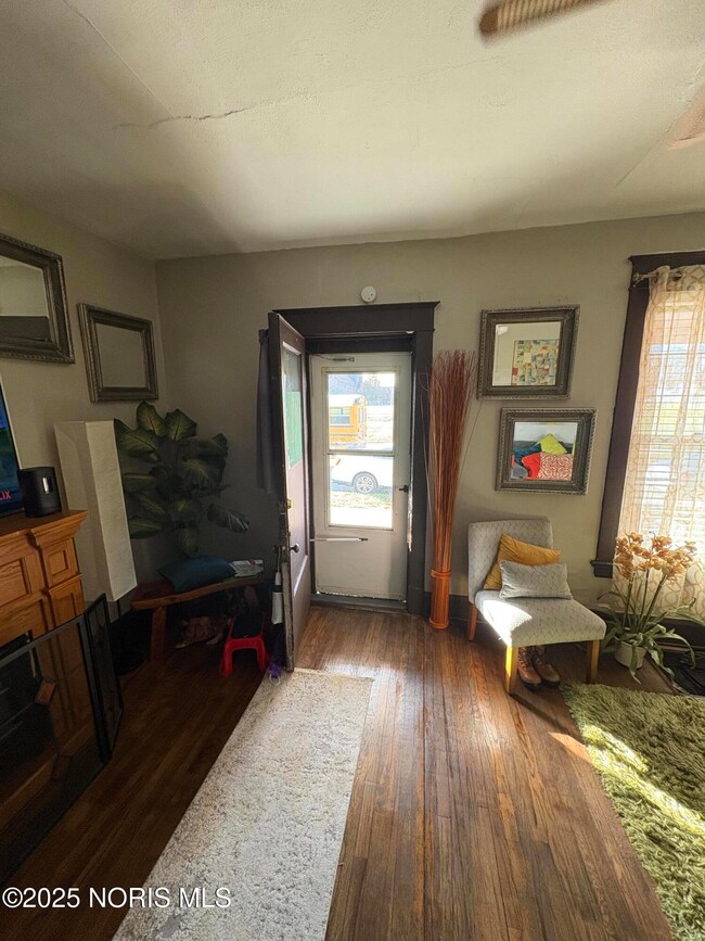 743 Forsythe St, Toledo, OH 43605 - photo 6