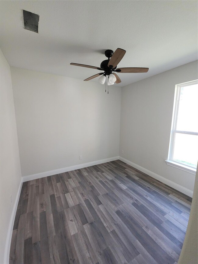 703 E Denton St, Ennis, TX 75119 - photo 7