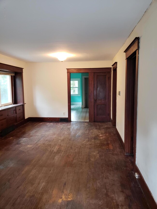 6 Living Room