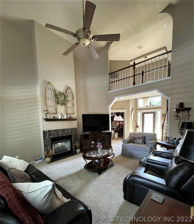 Double fireplace.