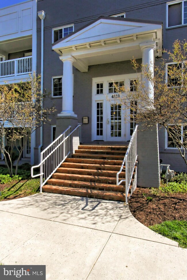 4111 S Four Mile Run Dr unit 202, Arlington, VA 22204 - photo 2