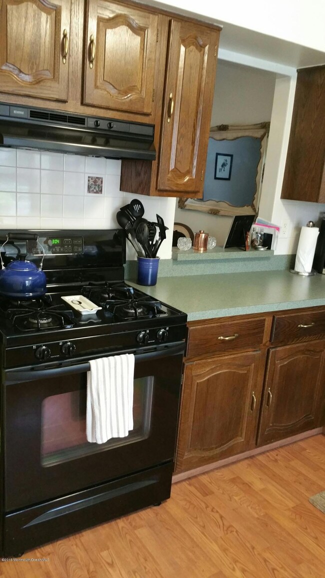 117 Dundee Ct, Matawan, NJ 07747 - photo 2