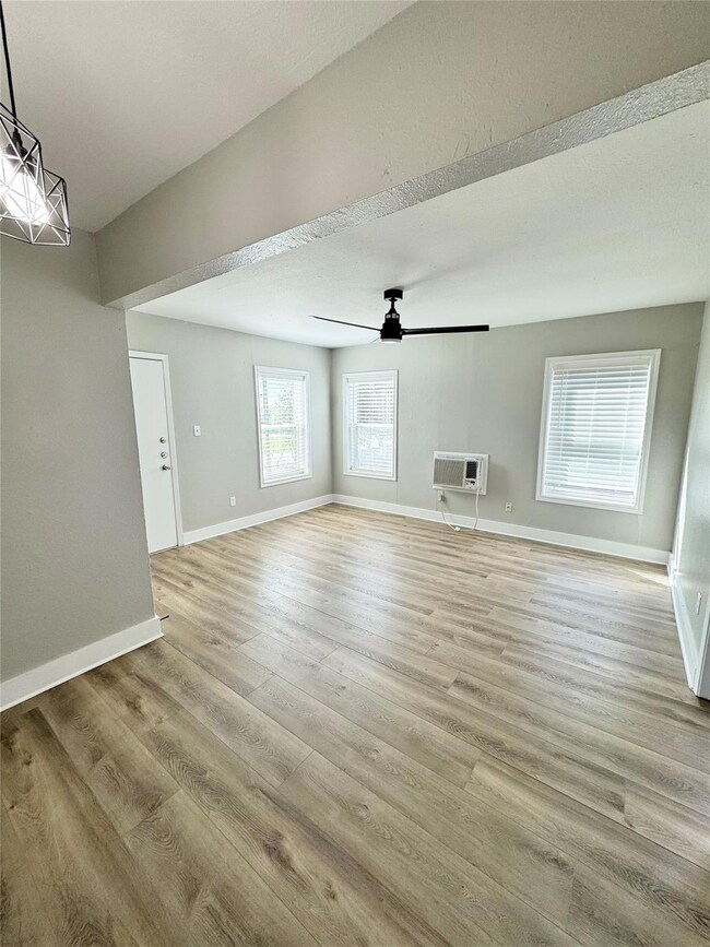 219 SE 13th St unit 3, Grand Prairie, TX 75051 - photo 3