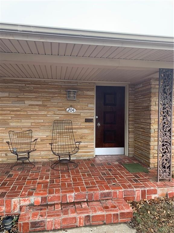 204 E Elizabeth St, Shawnee, OK 74804 - photo 5