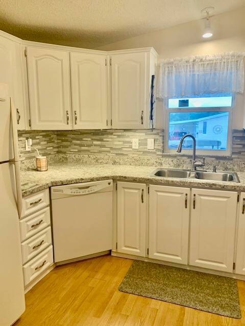 6162 Spring Lake Cir, Zephyrhills, FL 33540 - photo 4