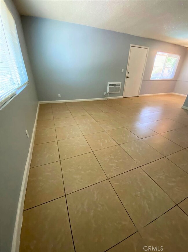 811 Orchid Ct unit J, Upland, CA 91786 - photo 6