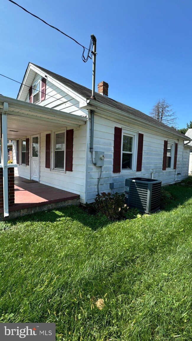 8474 Leishear Rd unit B, Laurel, MD 20723 - photo 2