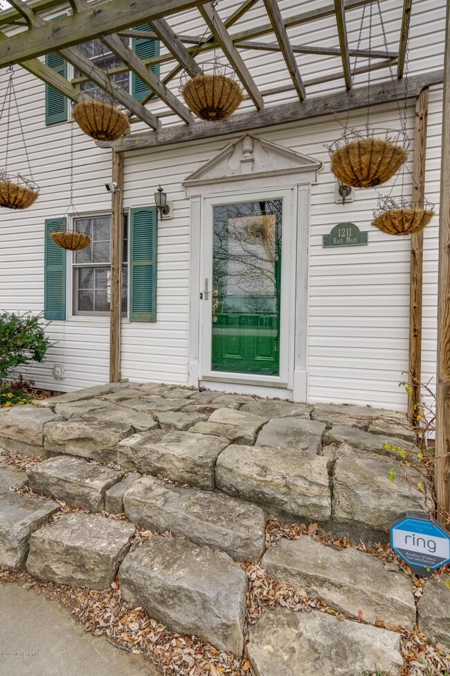 1211 E Main, Linn-15