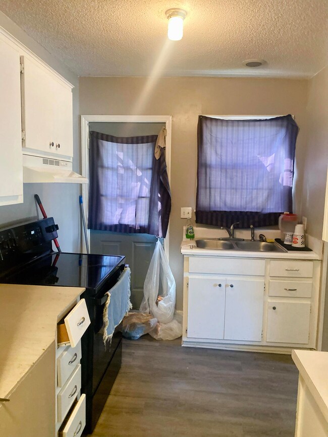 2104 Howard_ Kitchen