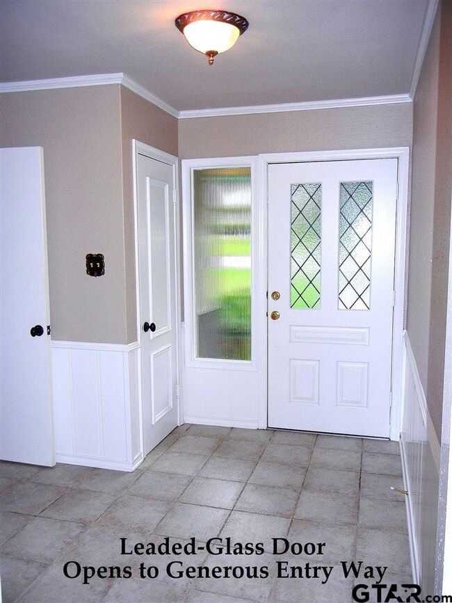 1718 1718 Sybil Ln, Tyler, TX 75703 - photo 2