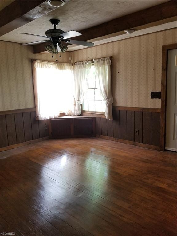 Living room off of the kitchen, pass through to ki