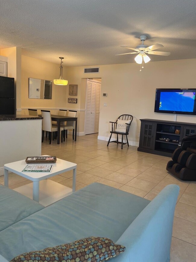 1351 N 12th Ct unit 9A, Hollywood, FL 33019 - photo 4