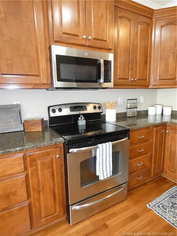 STAINLESS STEEL APPLIANCES