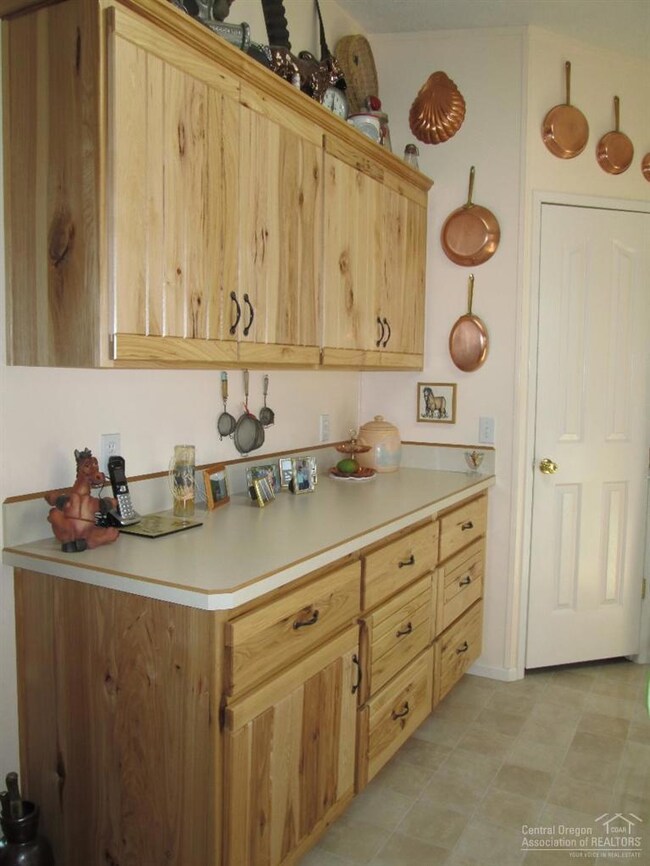 1700 NW Helmholtz Way, Redmond, OR 97756 - photo 5