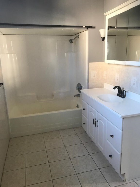 18 Mott St unit 2, Fall River, MA 02721 - photo 2