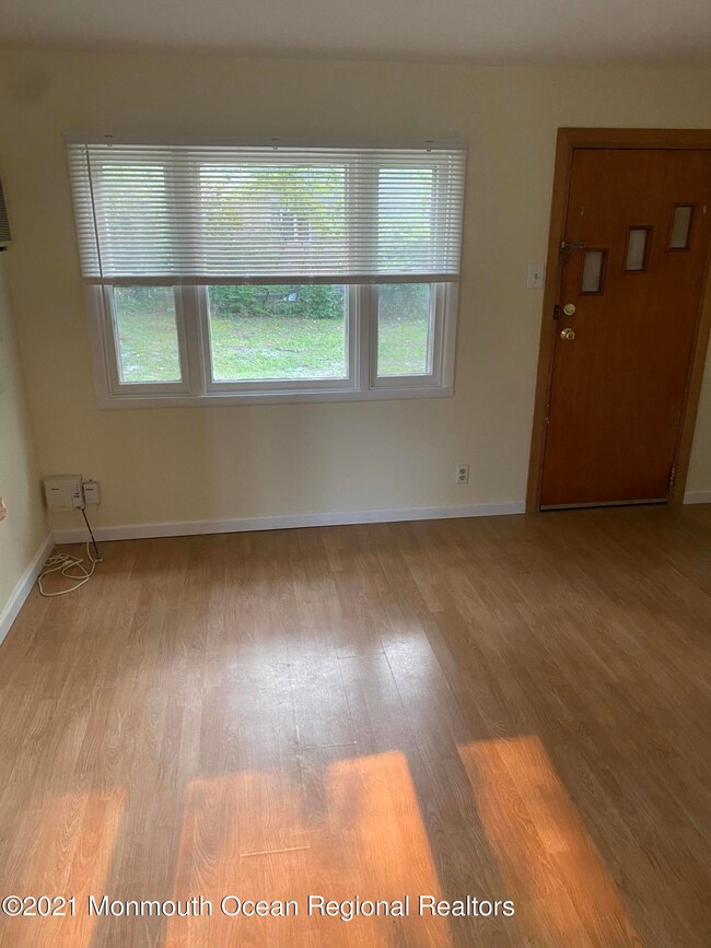 313 Buermann Ave, Toms River, NJ 08753 - photo 4