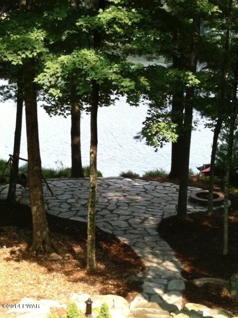 156 Mulberry Dr, Milford, PA 18337 - photo 2