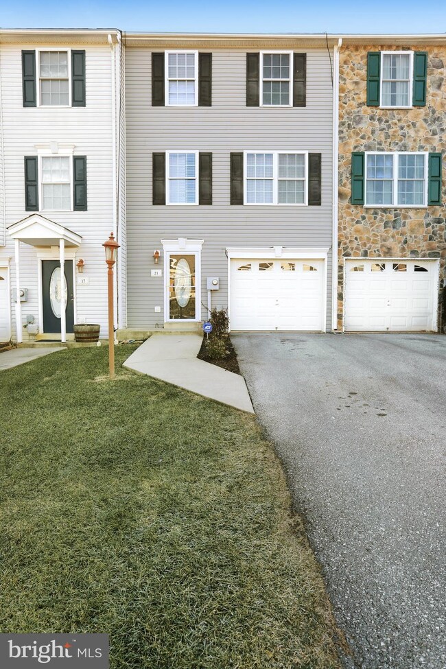 21 Fuzzy Tail Dr, Ranson, WV 25438 - photo 2