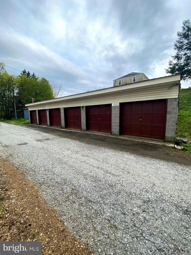 1223 Olive St, Coatesville, PA 19320 - photo 2