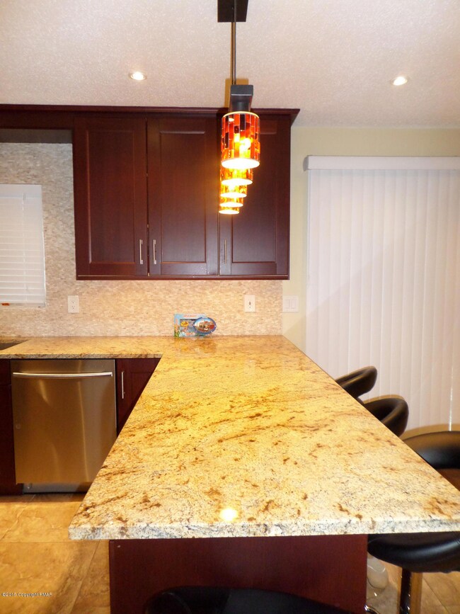 7 Long Ct, Bushkill, PA 18324 - photo 4