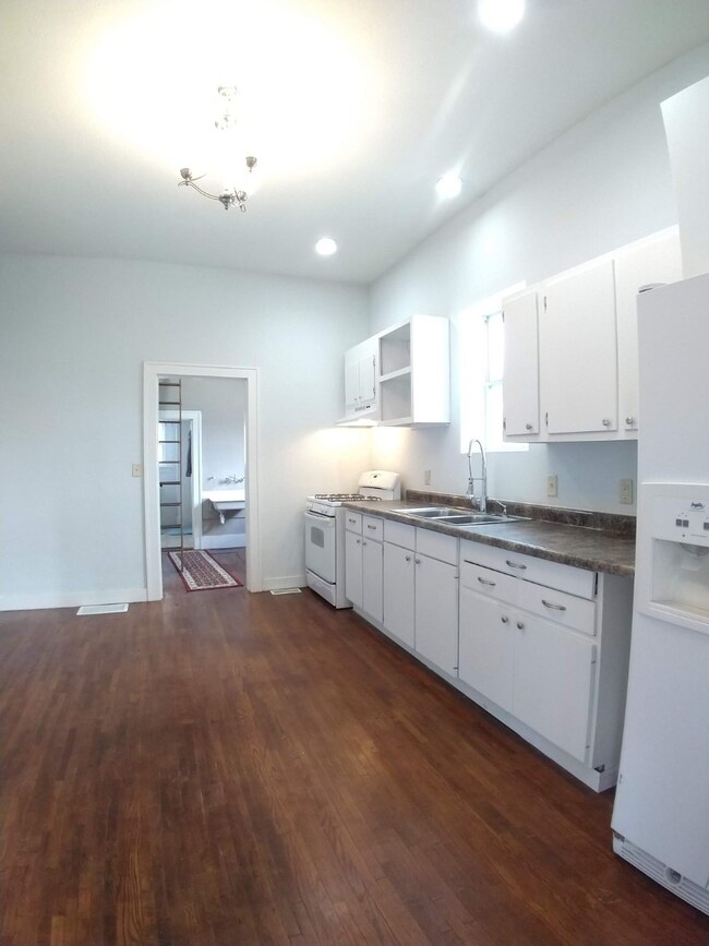 524 Virginia Ave, Elkhart, IN 46516 - photo 3