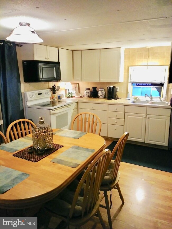 1502 Flanders Ln unit D, Harwood, MD 20776 - photo 5