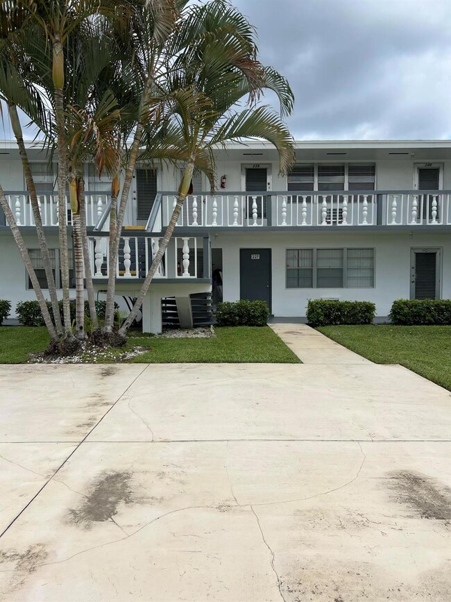 239 Sheffield J, West Palm Beach, FL 33417 - photo 2
