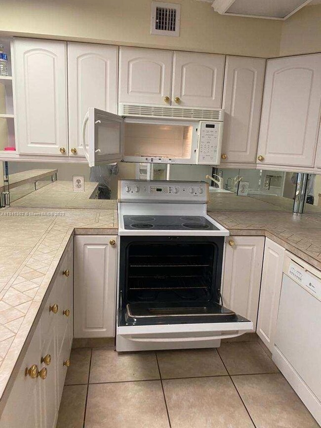 unlisted-address, Davie, FL 33324 - photo 3