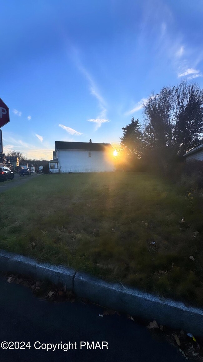 52 Jay St, Wilkes Barre, PA 18705 - photo 3