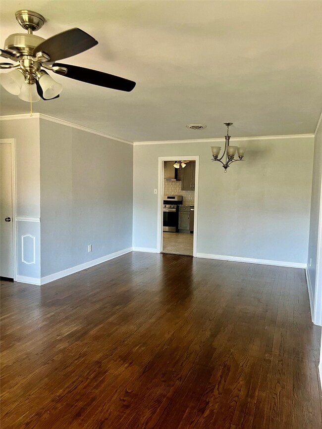 2110 Cheshire Ln, Houston, TX 77018 - photo 4