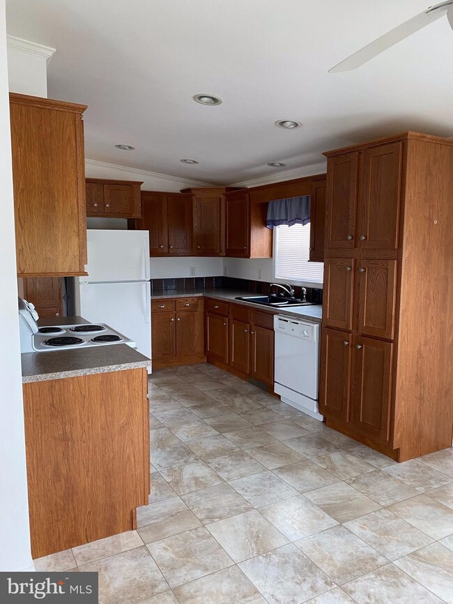 260 Horseshoe Dr, Garnet Valley, PA 19060 - photo 7