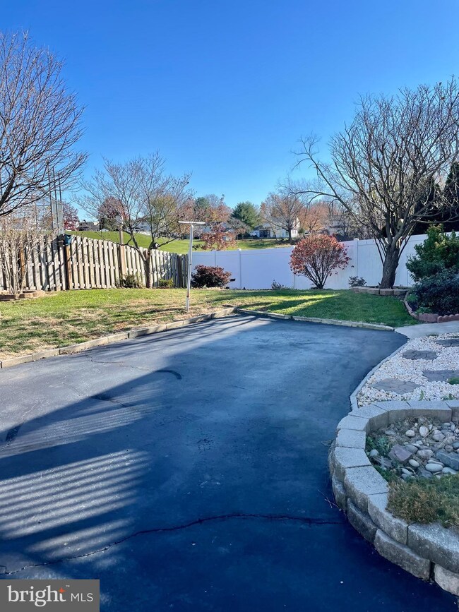 123 Eisenhower Dr, Boyertown, PA 19512 - photo 5