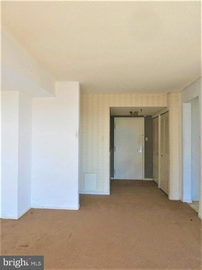 Chelsea Towers unit 803, Bethesda, MD 20817 - photo 4